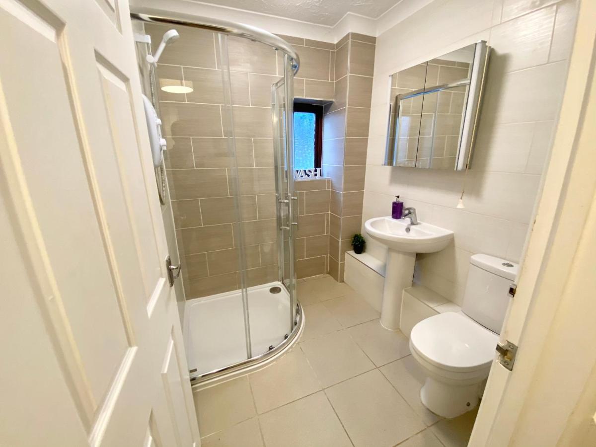 Easyrest Spalding - 4 Beds & Free Parking - Central & Modern Open Plan Apartment - Convenient Location Eksteriør billede
